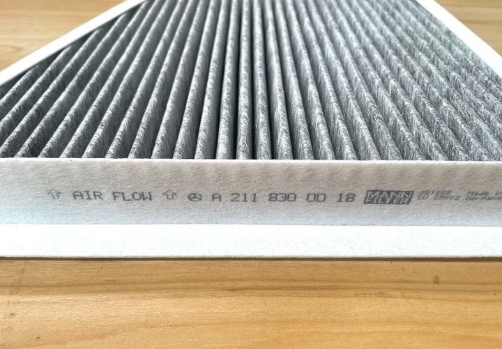 กรองอากาศห้องโดยสาร-cabin-air-filter-mercedes-benz-e-class-w211-ชิ้นนอกห้องโดยสารในห้องเครื่อง