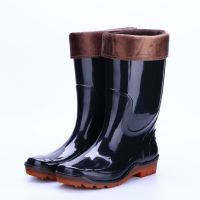 New rain boots men in the middle of the anti-skid wear-resistant acid and alkali thickening beef tendon bottom tube rain boots