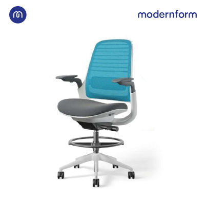 Modernform เก้าอี้ Steelcase ergonomic รุ่น Series1 Stool พนักพิงกลาง สีฟ้า เก้าอี้เพื่อสุขภาพ เก้าอี้ผู้บริหาร เก้าอี้สำนักงาน เก้าอี้ทำงาน เก้าอี้ออฟฟิศ เก้าอี้แก้ปวดหลัง หุ้มด้วยผ้าตาข่ายไมโครนิต มีอุปกรณ์รองรับเอวปรับได้ ปรับน้ำหนักตามผู้นั่งอัตโนมัติ