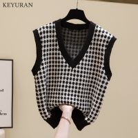 Black White Plaid Knit Sweater Vest Female England Preppy Style Jumpers V Neck Casual Loose Knitwear Y2K Crop Top Autumn 2021