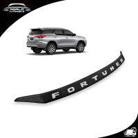 คิ้วฝากระโปรงหน้า โลโก้ขาว โตโยต้า ฟอร์จูนเนอร์ สี ดำ+ขาว Fortuner Toyota 4 ประตู ปี2016-2018 ขนาด 119CM*7CM มีบริการเก็บเงินปลายทาง