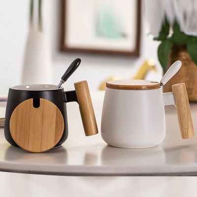 【High-end cups】ที่เรียบง่ายด้ามไม้ถ้วยน้ำถ้วยเซรามิกที่มีฝาปิดช้อนแก้วกาแฟถ้วยนมความจุขนาดใหญ่ Drinkware คู่แก้วของขวัญวันหยุด