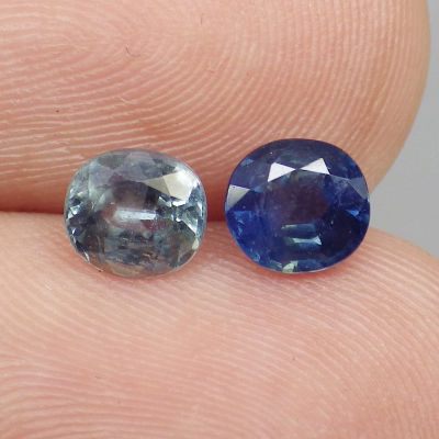 พลอย ไพลิน แซฟไฟร์ แท้ ธรรมชาติ ( Natural Blue Sapphire ) จำนวน 2 เม็ด หนักรวม 1.43 กะรัต
