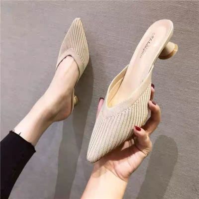 New style รองเท้าแตะส้นสูงรองเท้าแตะผู้หญิงใส่ไปข้างนอก 2023 รองเท้าแตะส้นหนาถักแบบใหม่ฤดูร้อนรองเท้าส้นสูงหัวแหลม Muller ที่นิยมในโลกออนไลน์