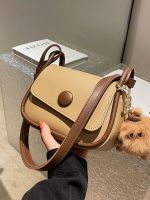 High-end texture bag 2023 spring new fashion retro shoulder bag hot style all-match crossbody small square bag womens bag 【QYUE】