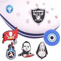 1PCS Cartoon Pirates Horrible Skull Anime Hero PVC Slippers Shoe Charms Buckle Decorations Fit Sandals Wristbands Croc Jibz