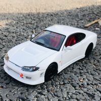 รถโลหะผสมหล่อขึ้นรูปด้วยโมเดลรถยนต์สีขาวปกติ1:24 Nissan Silvia S-15ของขวัญของชำร่วยของเล่นแบบชุดสะสมโมเดลรถยนต์