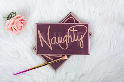 ทาตาHUDA BEAUTY Naughty Nude Eyeshadow Palette