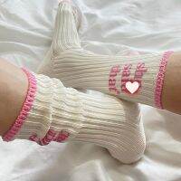 【LZ】☬❖❁  Meias de linha grossa do casal Coreano Ins Japan Joint Agulha dupla Casa Salto bonito Sox Alfabeto Mid-tube Quente Ela disse