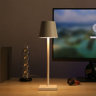 Creative Nordic R โคมไฟตั้งโต๊ะห้องนอนข้างเตียงไฟกลางคืน USB ชาร์จโคมไฟตั้งโต๊ะ LED การเรียนรู้ Eye Protection Table Lamps