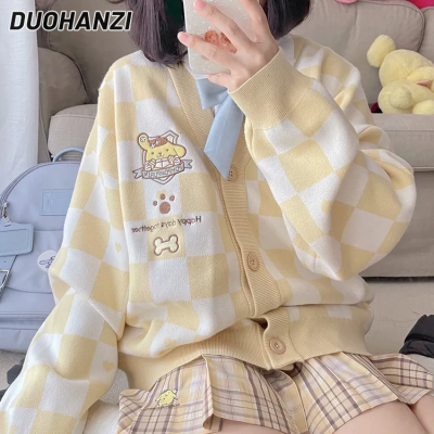 DUOHANZI เสื้อไหมพรม เสื้อกันหนาว เสื้อคาร์ดิแกนพุดดิ้งด็อก งานปัก ใหม่ เจเค คาร์ดิแกนทรงหลวม สไตล์เพรพ เสื้อเเขนยาวน่ารักๆ