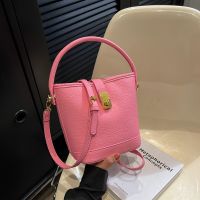 [COD] Handbag niche design retro bucket bag female 2023 new commuting version simple shoulder Messenger