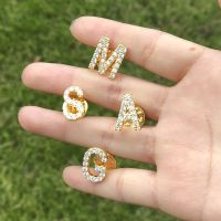 Crystal A Z Letter Brooches for Women Initial Brooch Pins for Girls Suit Shirt Collar Accessories New Rhinestone Brooch Jewelry