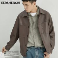 EERSHENSHI เสื้อแจ็กเก็ตหนังสำหรับผู้ชาย,แจ็กเก็ตหนังลำลองแฟชั่นฤดูใบไม้ร่วงสไตล์เกาหลีเสื้อขี่มอเตอร์ไซค์แบบสั้นของในฤดูใบไม้ร่วงผู้ชายใหม่