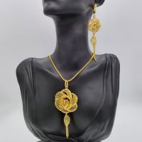 【lz】♞¤  Conjunto de jóias banhado a ouro para mulheres pingente Flower Design colar e brincos acessórios de festa presentes Bohemia