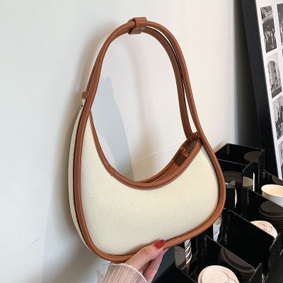 Female fashion joker crescent bag 2022 summer new leisure shoulder bag is contracted ling canvas alar package