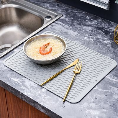 【CC】¤  1PCS Silicone Placemat heat-resistant anti-scalding mat drain pad placemat tray Gadgets Accessories