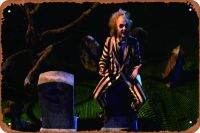 Beetlejuice เครื่องตกแต่งฝาผนังโปสเตอร์ภาพยนตร์ป้ายดีบุกสุดสร้างสรรค์โลหะแปลกใหม่ย้อนยุคสำหรับประตูบ้านสวนบาร์ร้านอาหารร้านกาแฟสำนักงานผับคลับของขวัญ12X8 Inche