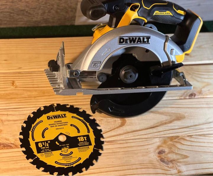 Dewalt 20v Max Cordless Brushless 6 12 Inch Circular Saw Tool Only Dcs565b No Battery And 2722