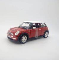 รถโมเดลเหล็ก เปิดหน้ารถท้ายรถและประตูได้ รุ่น Mini COOPER 2001 สเกล1:18 Bburago 18-120340