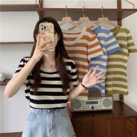 Gueen?พร้อมส่ง?เสื้อยืด แขนสั้น คอกลม ผ้าฉลุ มีรูระบาย ลายทาง เสื้อใหญ่มาก(22021-1)