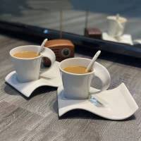 ชุดถ้วยใส่นมแก้วกาแฟเซรามิกสุดสร้างสรรค์300มล. แก้วกาแฟกาแฟเอสเปรสโซ่ถ้วยพร้อมจานรองบ้านเหยือกน้ำคู่รักถ้วยใส่อาหารเช้าคู่ถ้วยชาอาร์ต