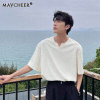 MAYCHEER   เสื้อทีเชิ้ตแขนสั้นคอวีสไตล์พรีเมี่ยมของผู้ชายแขนสั้นหลวมสีทึบสุภาพบุรุษหล่อแขนสั้น