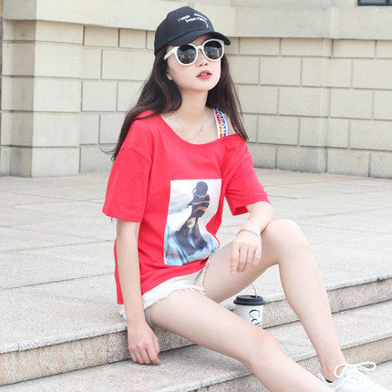 พร้อมส่ง-ผู้หญิงแฟชั่นใหม่เสื้อยืดแขนสั้นผู้หญิงเกาหลีเสื้อผ้า-แขนสั้นสีแดง