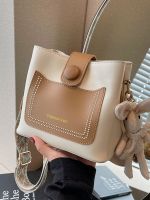 This years popular bag womens new 2023 high-end wide shoulder strap Messenger bag foreign style all-match single shoulder bag bucket bag 【QYUE】