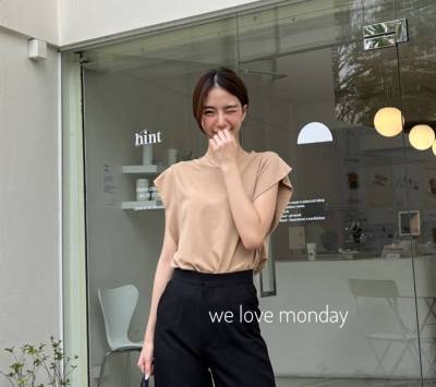 we love monday 08 เสื้อยืด ผ้าsuper soft เเต่งเเขนค้างคาว