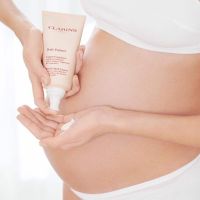 Clarins Body Partner Stretch Mark Expert 175 ml. ครีมสำหรับผู้มีปัญหาเรื่องรอยแตกลาย คนท้อง และ รอยแตกที่เกิดขึ้นจากวัย เนื้อครีมนุ่มบางเบา ไม่เหนียวเหนอะ