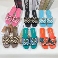 2023 PradaˉSummer New Low Heel Flat Sandals Womens Square Head Triangle Button Open Toe Beach Slippers Womens Outwear