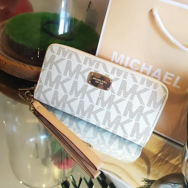 Michael Kors Jet Set Travel Tech Continental Zip Wallet in Vanilla  Signature Coated Canvas Monogram with Plated Logo - Women's Wristlet |  Lazada PH