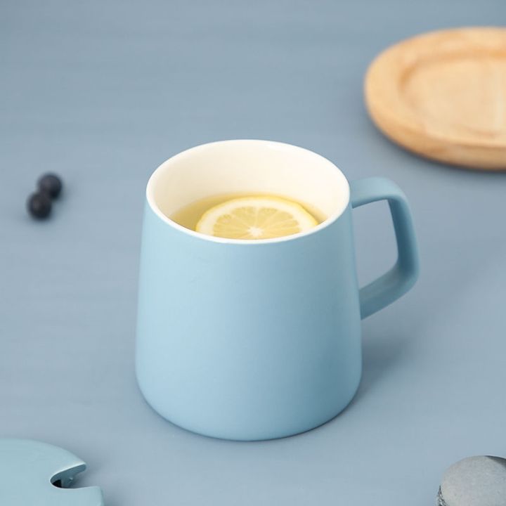 high-end-cups-400มิลลิลิตรแก้วเซรามิกสีที่บริสุทธิ์แก้วคลาสสิกที่มีฝาปิดช้อนถ้วยนมเครื่องหมาย-drinkware-ของขวัญแปลกแก้วกาแฟ