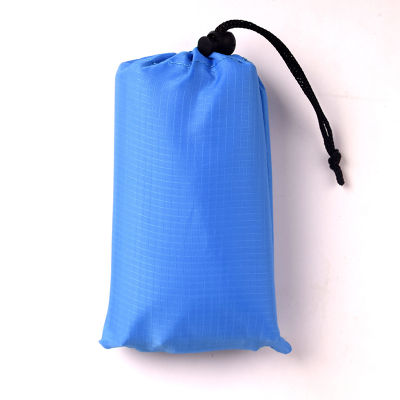 GUDE001น้ำหนักเบาเป็นพิเศษกระเป๋าแบบพกพาเสื่อปิกนิกพรมชายหาดกันน้ำไม่ติดพรมหญ้าเทียม Tikar Lipat