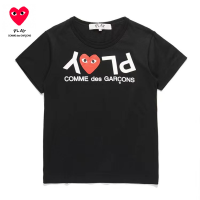 แฟชั่นร้านค้าอย่างเป็นทางการ CDG เล่นเสื้อยืดสำหรับผู้ชายและผู้หญิงตัวอักษรรูปหัวใจคู่รัก COMME des GARCONS เสื้อผ้าฝ้ายสาวเสื้อยืดผู้หญิงหลวม ๆ