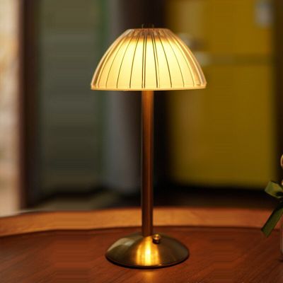 โคมไฟตั้งโต๊ะประดับเพชรเซ็นเซอร์สัมผัสหลอดไฟ LED ตั้งโต๊ะไฟกลางคืนแบบนอร์ดิกโคมไฟคริสตัลข้างเตียงนอนบาร์โรงแรม
