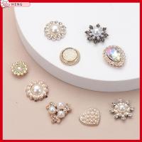 HENG 10PCS ตัดเย็บเสื้อผ้า เครื่องประดับหมวก คริสตัล ปุ่ม Rhinestone เครื่องประดับศีรษะ กระดุมมุก กิ๊บติดผมไข่มุก