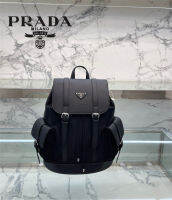 [มีในสต็อก] แฟชั่นแบรนด์ PradasS กระเป๋าสะพายใหม่สำหรับผู้ชายและผู้หญิงกระเป๋าสะพายไหล่เดียวกันสำหรับผู้ชายและผู้หญิงกระเป๋าสะพายที่ทันสมัยและหลากหลายมีเนื้อสัมผัสที่ยอดเยี่ยมขนาดของกระเป๋าสะพายคือ32*42ซม.