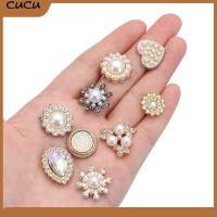 CUCU 10PCS งานฝีมือ DIY คริสตัล เครื่องประดับหมวก ปุ่ม Rhinestone กิ๊บติดผมไข่มุก เครื่องประดับศีรษะ กระดุมมุก