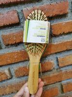 The Body Shop Bamboo Pin Hairbrush หวี