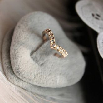 Korean version of the classic V-shaped unique design diamond pinky ring at the beginning pinky ring with diamonds, simple tail ring