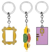 【CW】◈✓✸  TV Show Keychain Central Perk Photo Frame Pendant Chain Best Friend Car Keyring Llavero Jewelry