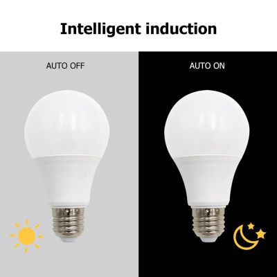 E27เสียง + ตัวควบคุมเซ็นเซอร์แสง2ชิ้นโคมไฟ LED หลอดไฟเซนเซอร์อัจฉริยะอัตโนมัติ