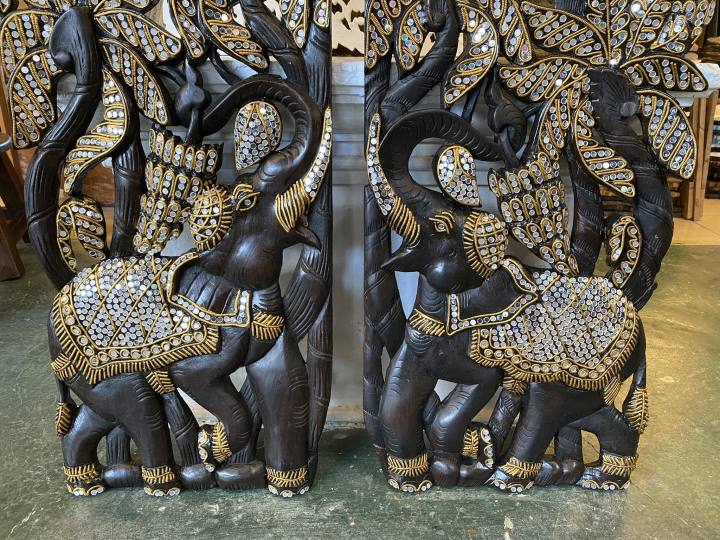 ไม้แกะสลัก-2-ชิ้น-ไม้สักแท้-สีโอ๊คดำ-ช้างแกะสลัก-ประดับกระจกสี-เดินเส้นทอง-ฝีมือคนไทย-90x35x3-cm-teak-wooden-carved-elephant-amp-banana