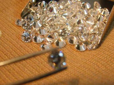 พลอย เพชรรัสเซีย BRILLIANT WHITE A  2.10 MM DIAMOND ทรงกลม เจียระไน เหลี่ยมเพชร 2.10 มม MM(100 เม็ด) ROUND CUT ROYAL THAI CUT
