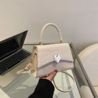 [Free ship] fresh womens new 2023 square solid Messenger love