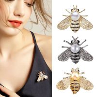 New Fashion Crystal Rhinestone Bee Insect Brooch Vintage Enamel Animal Pin Brooch For Women Men Statement Jewelry Wholesale