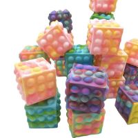 ผู้บุกเบิกการกำจัดสัตว์ฟันแทะข้ามพรมแดนการบีบอัด Rubiks Cube ลูกบอลโยนกลางแจ้ง