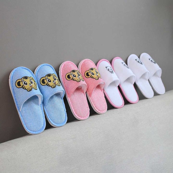 Hotel Slippers Pillow Walk Waffle Closed Toe 10 pair per case Only $2. –  Hotel Supplies Canada